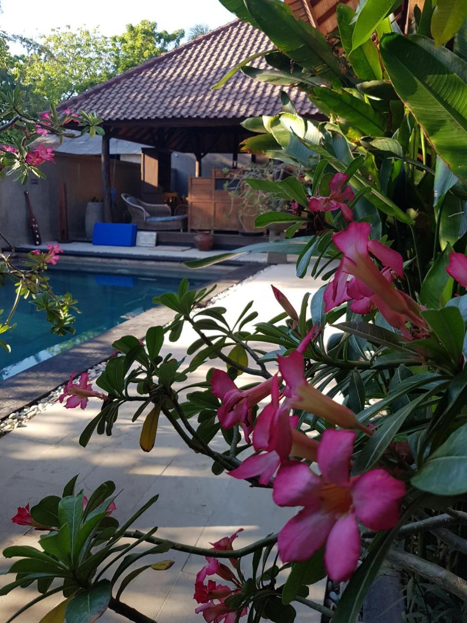 Gili Exotic Villa Gili Trawangan Exterior photo