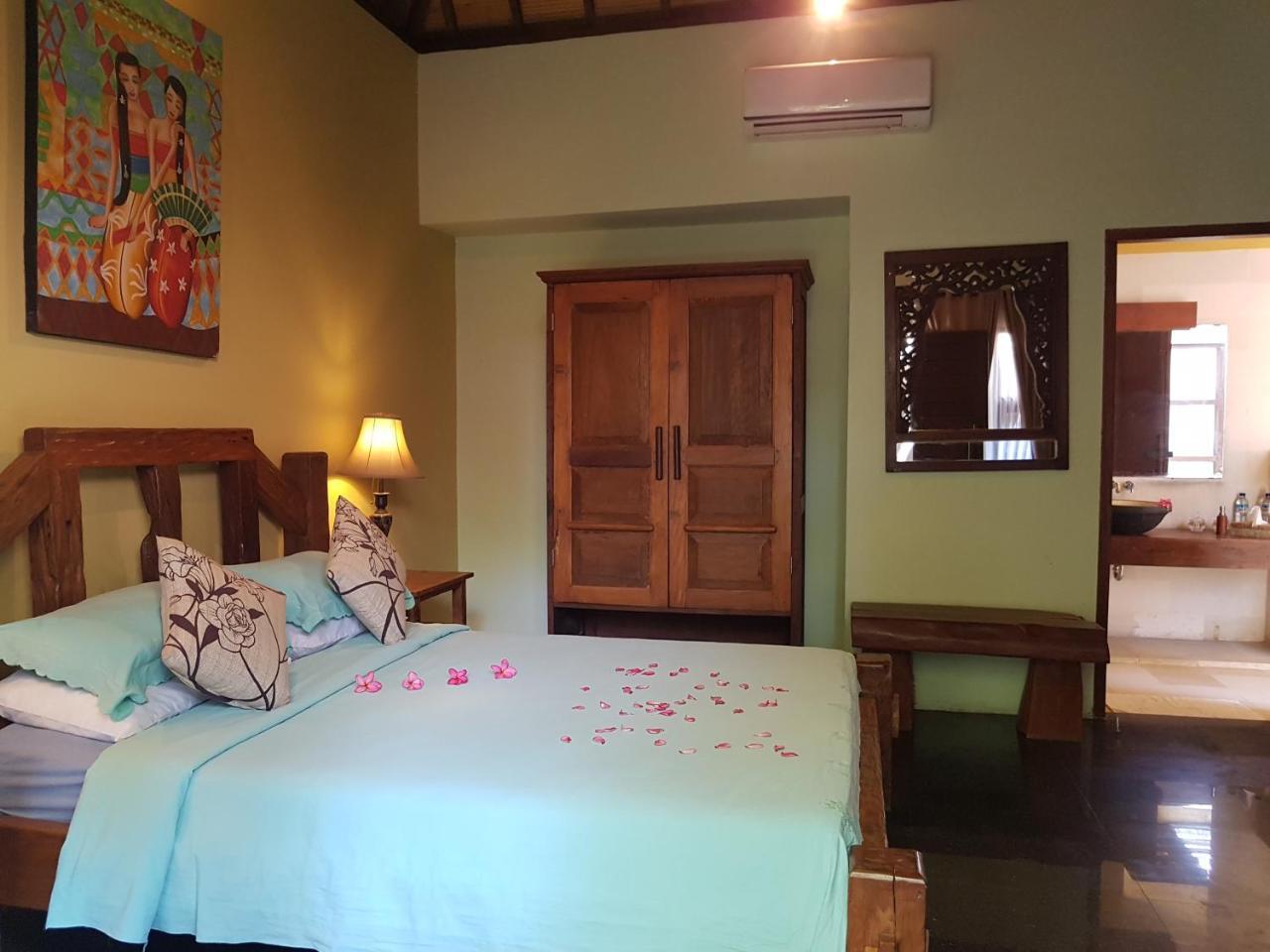 Gili Exotic Villa Gili Trawangan Exterior photo